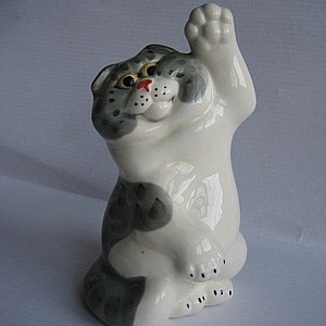 Скоттиш фолд бело-серый с лапкой